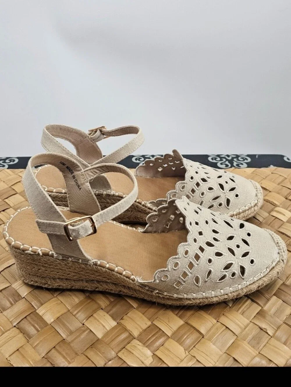Western Eyelet Espadrille Cream Sandal Size 10